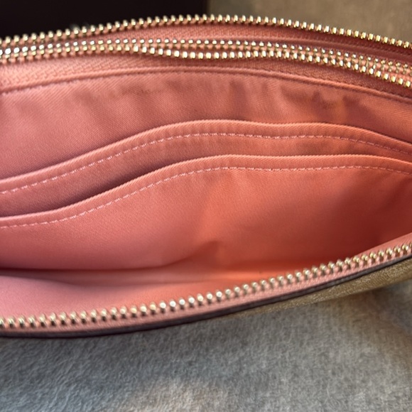 🤎🩷COACH🤎🩷Tan & Salmon Signature Coated Canvas Double Zip Wallet/EUC - Picture 6 of 15